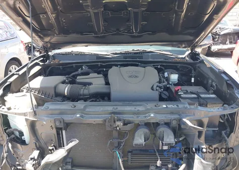 2018 Toyota Tacoma Trd Off Road z USA, uszkodzony, nr VIN 3TMAZ5CN9JM064647